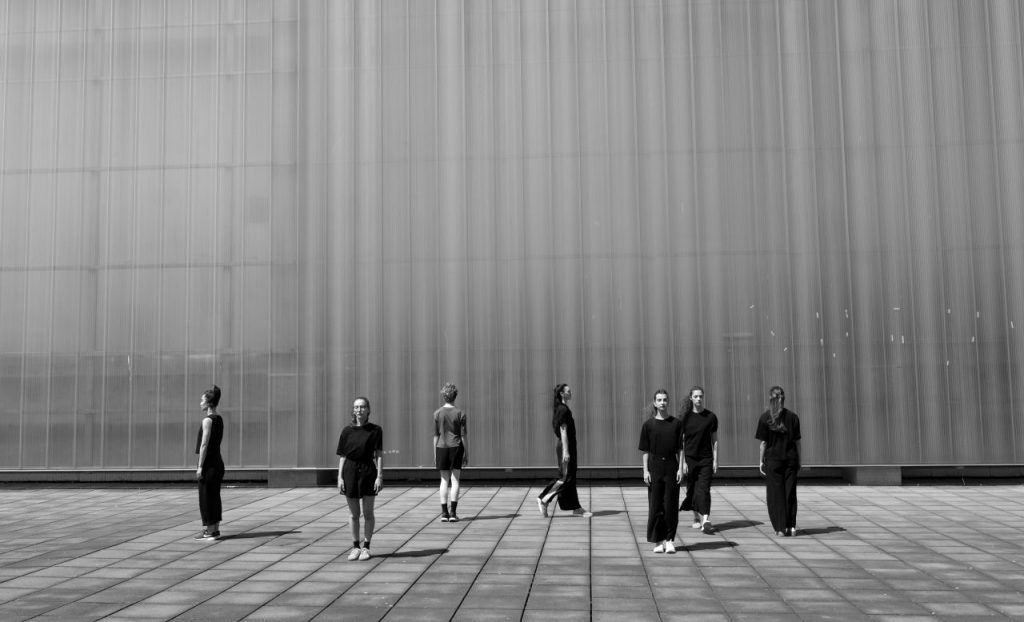 CHOREOGRAPHIC PERFORMANCE: MARJANA KRAJAČ: RECONSTRUCTIONS: A LANDSCAPE OF SHIFTS IN SURFACE STRUCTURE – TEMPORARILY BREATHING, NOTES ON TIME