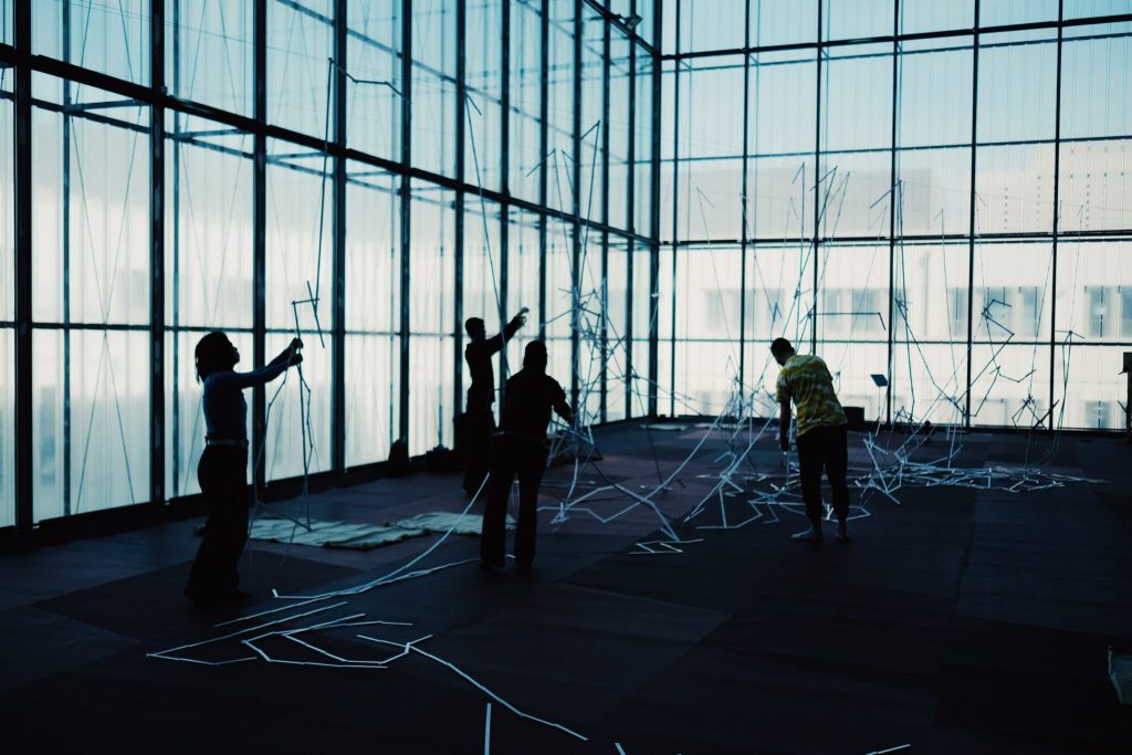 PERFORMATIVE INSTALLATION: GESTURES OF HORIZON